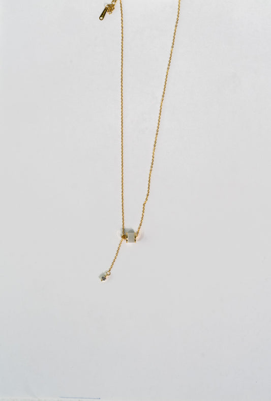 Elegant Gold Pendant Necklace with Sparkling Stone