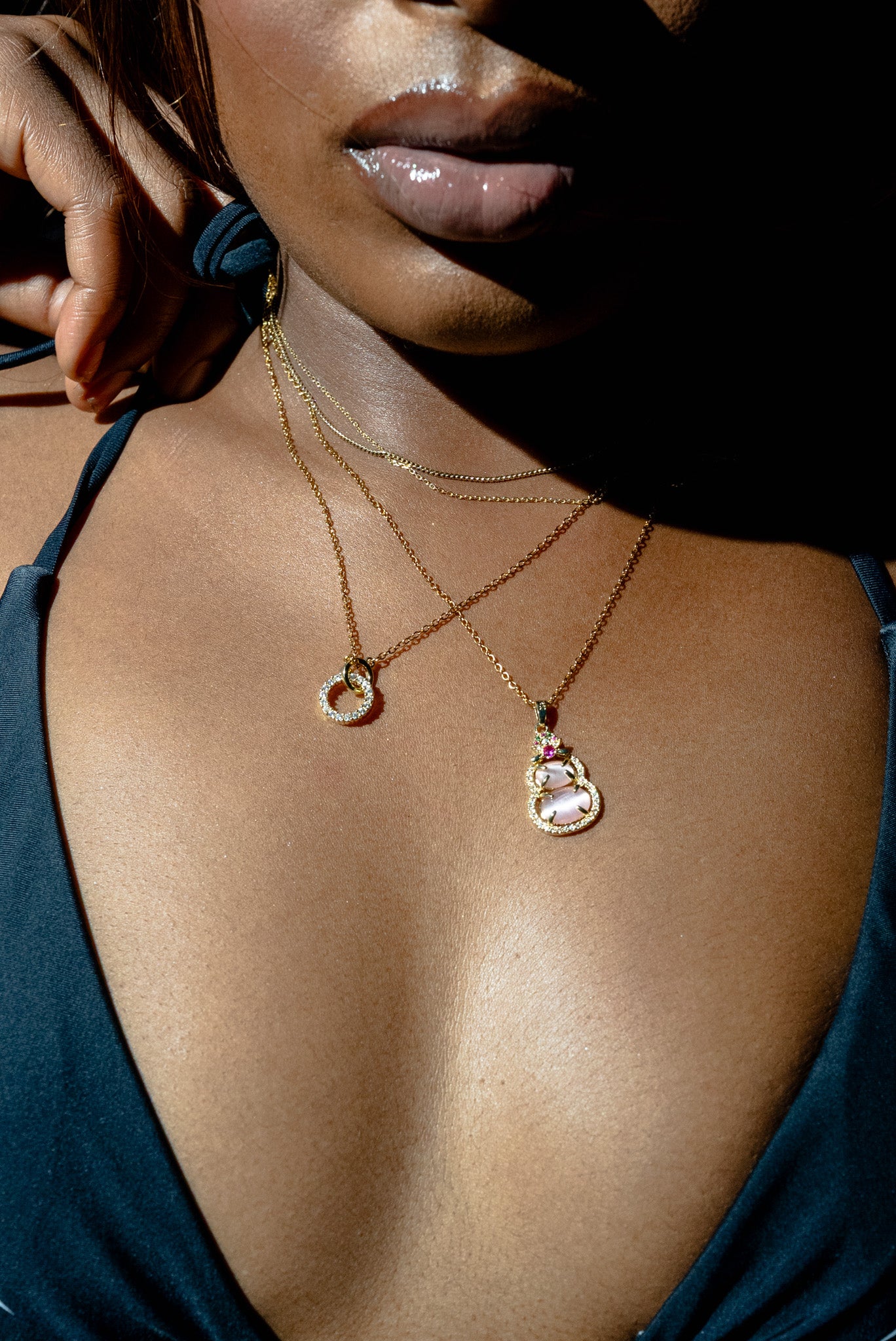 Elegant Gold Pendant Necklace with Pink Gemstone